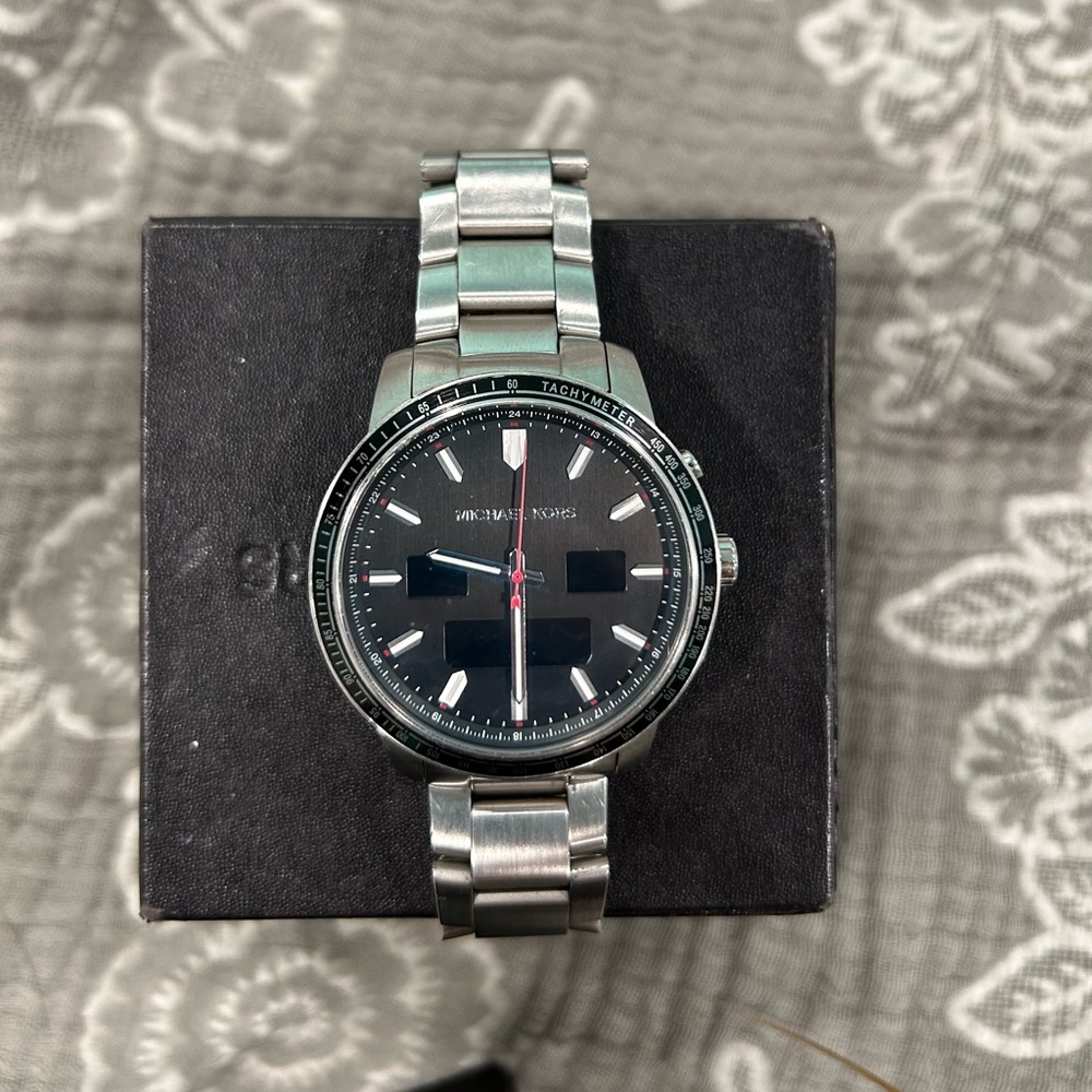 Michael Kors Men’s Watch MK8342 Oversized Everest Silver-Tone Watch